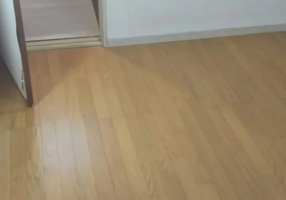 凹んだフローリングを一新